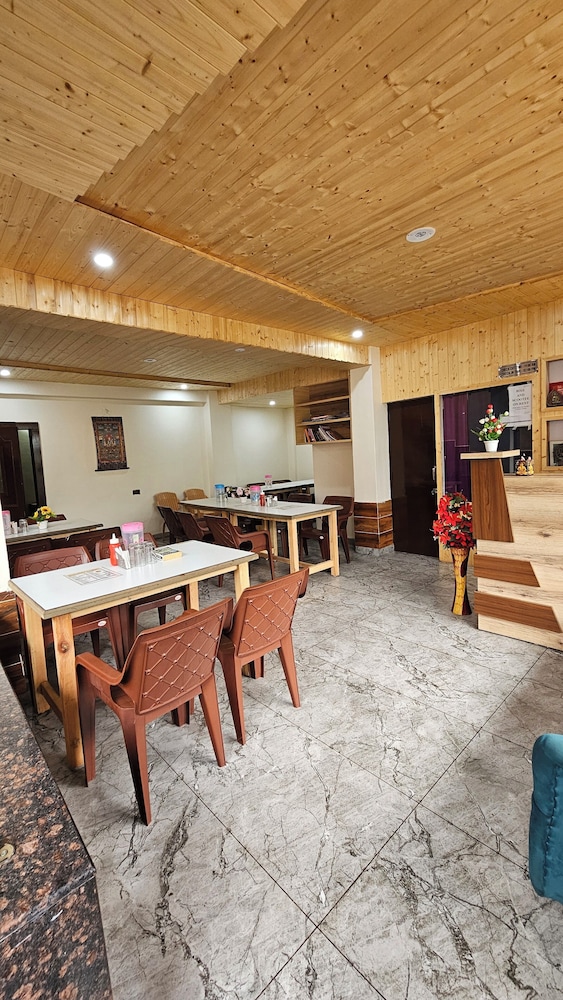 Green View Hotel and Restaurant