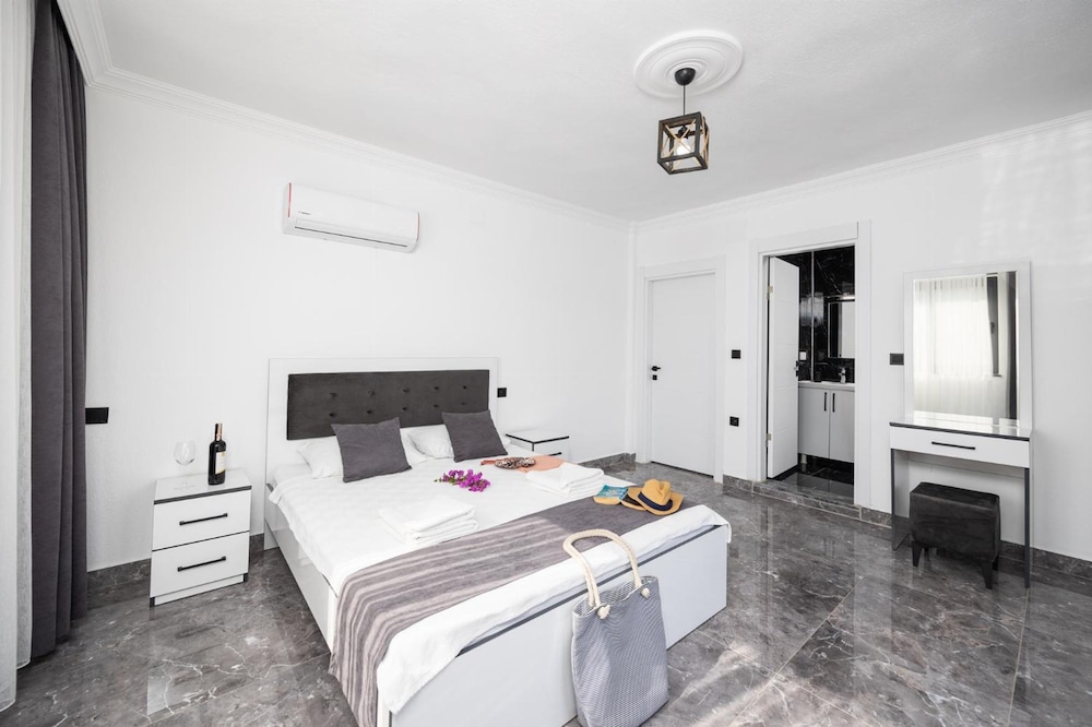Villa Grand Yasar 1 With 4 Bedrooms and 4 Bathrooms