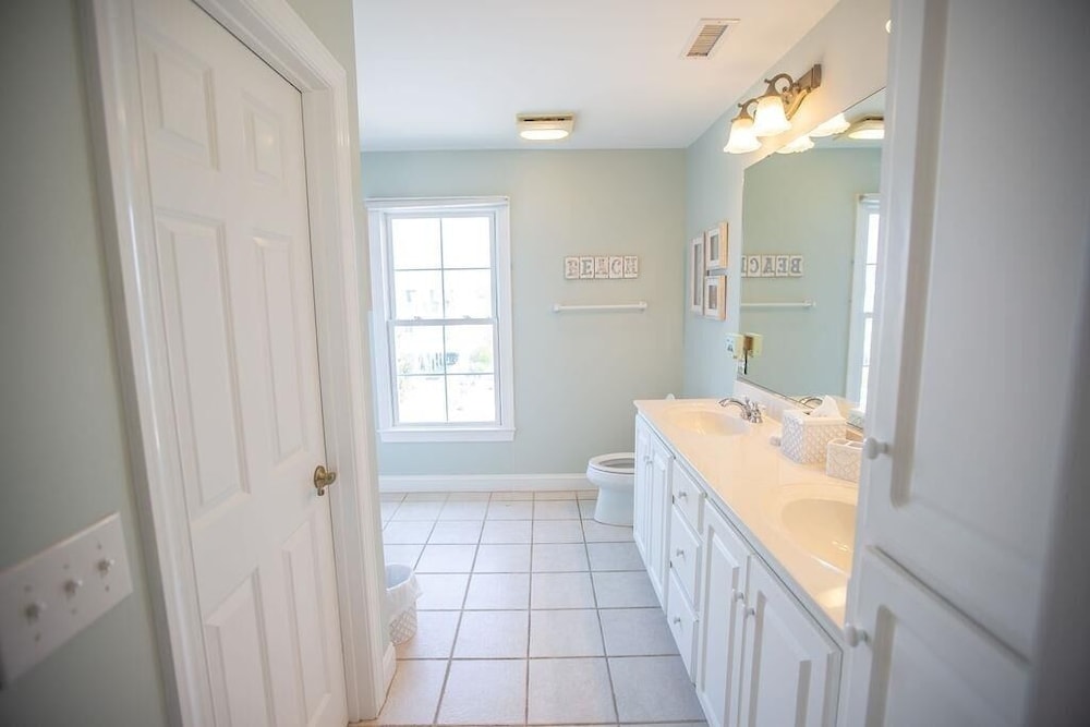 Paw-paw's Place 6 Bedroom Home by RedAwning