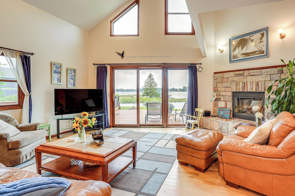 Garage Game Room, Bar: Coldwater Lake House!