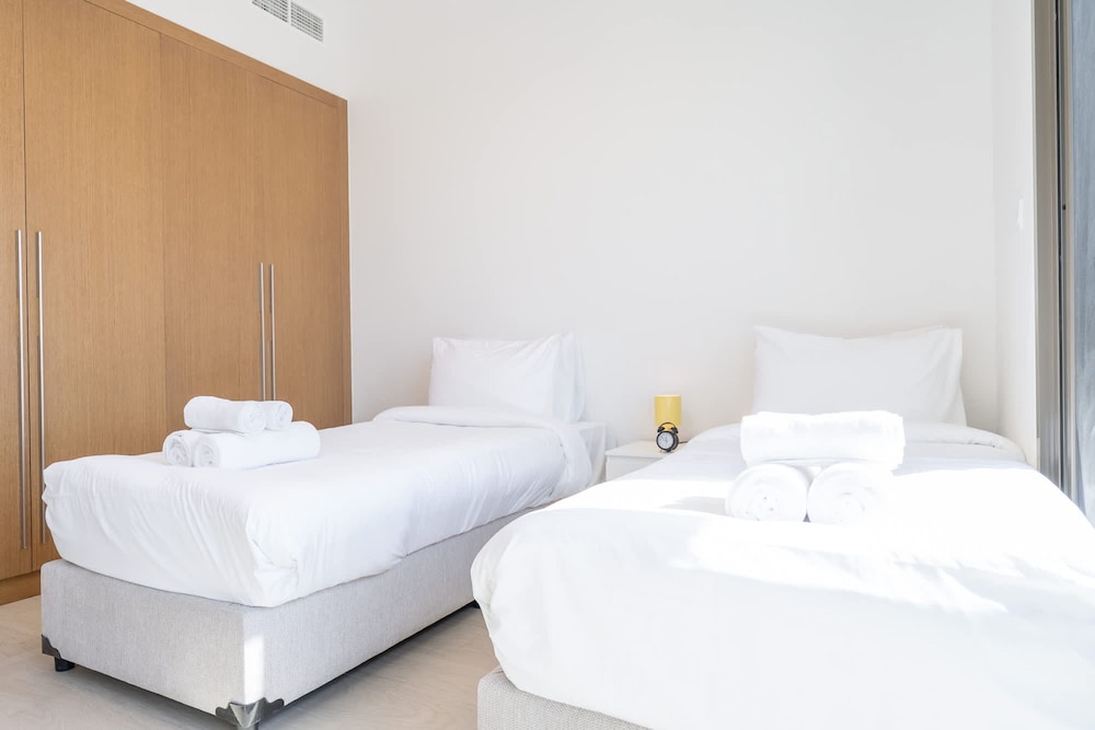 Modern and Peaceful 2 Bedroom in Amber by Azizi