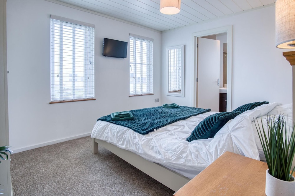 Swallow Lodge - 3 Bedroom Lodge - Wisemans Bridge