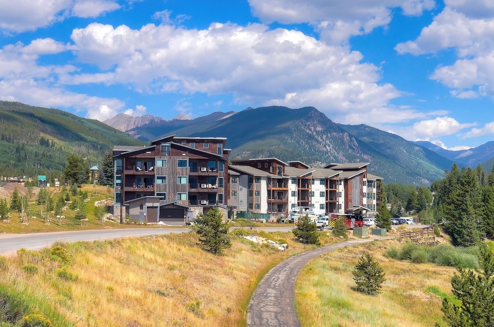 Spacious And Luxurious 2br Condo - Kids Ski Free 2 Bedroom Condo