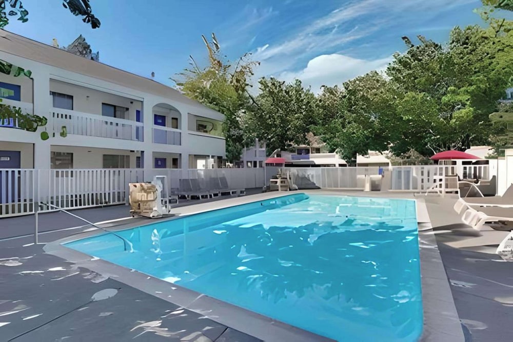 Motel 6 – Santa Rosa, CA - South