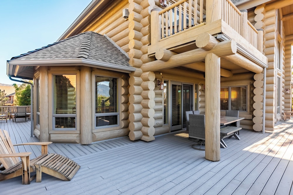 Hot Tub, Game Room, Large Deck w/ Incredible View Penticton Lodge by Avantstay view 4