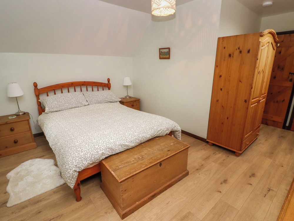 2 Cheriton Cottages