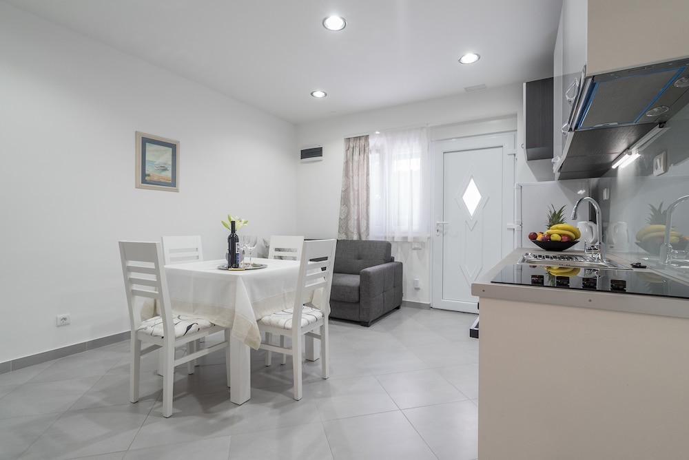 Drop In Split Suites photo 5