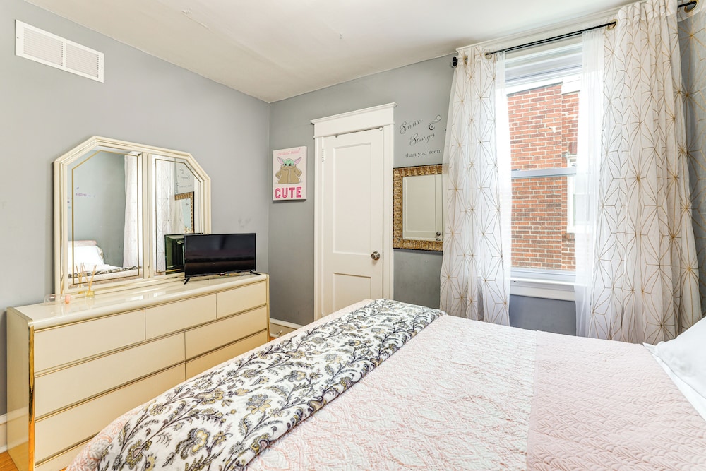 3 Mi to Penn: Pet-friendly Townhome in Yeadon!