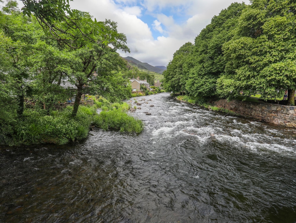 Tan Y Coed - Nasareth