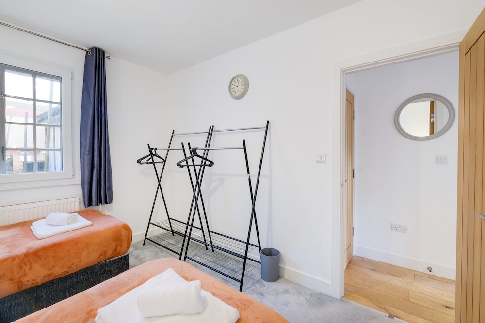 Eastons 2 Bedroom Apt. with Sofa Bed