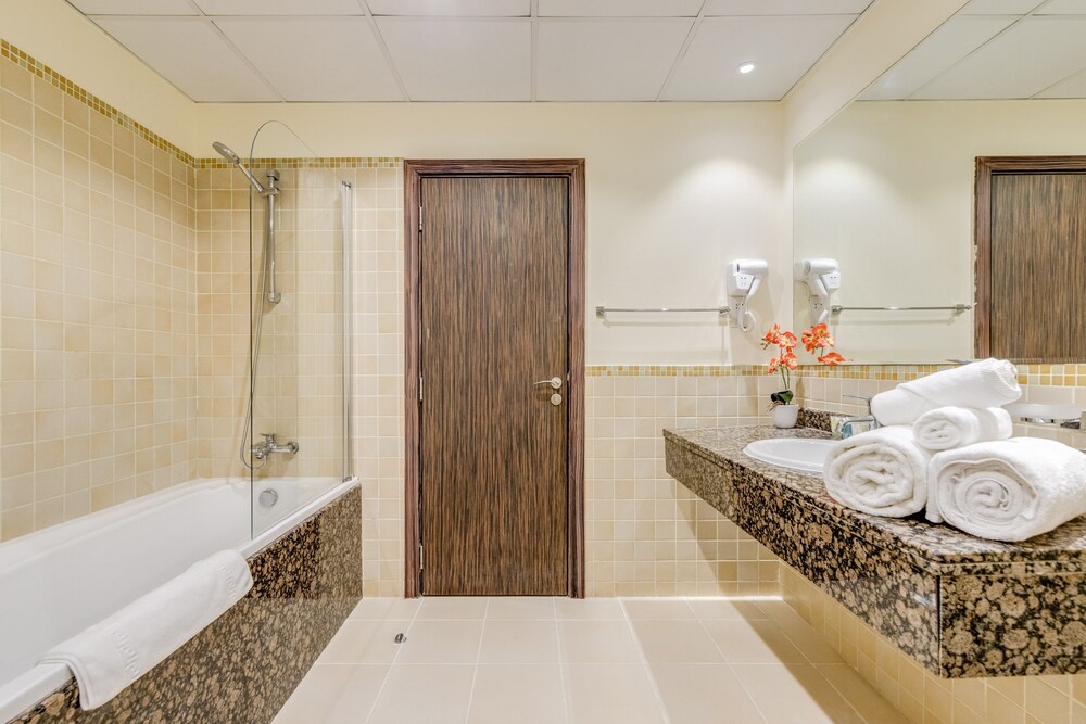 GLOBALSTAY. Modern Ap steps to JBR Beach