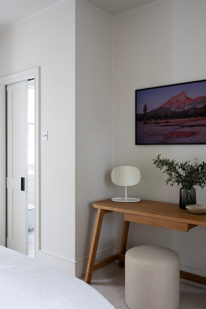Designer Canal House 2 or 3 Bed Little Venice