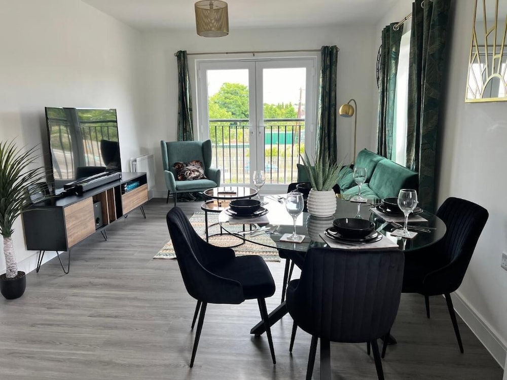 Modern 2 Bedroom Apartment
