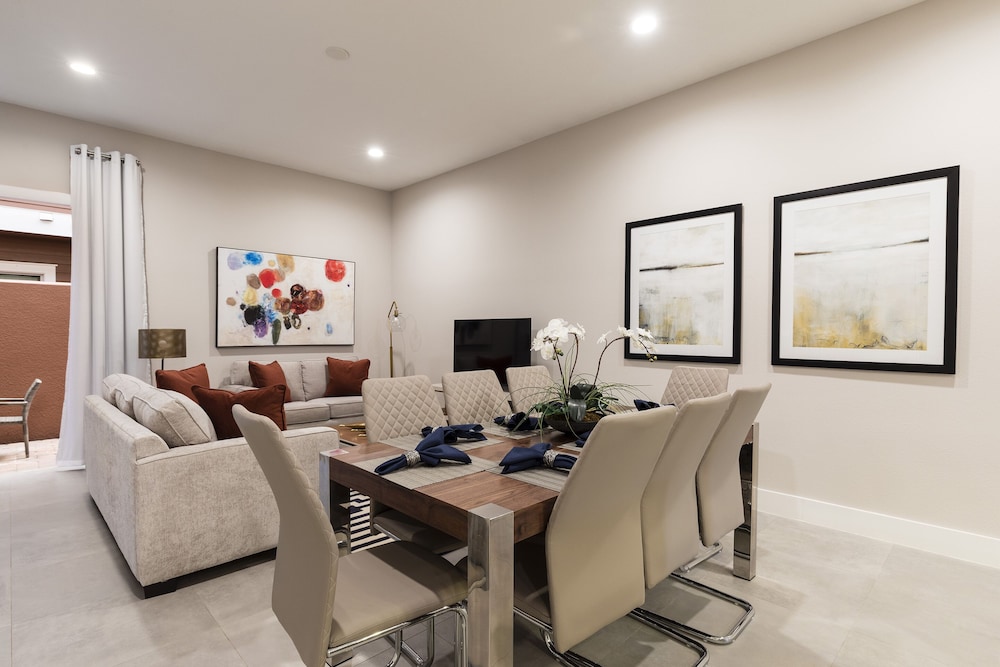 Summerville Vacation Homes by Columbia Management