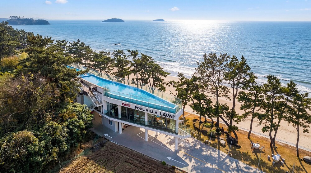 Boryeong Lavar Pool Villa