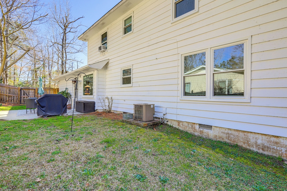 10 Mi to Downtown Macon: Family Home w/ Patio!