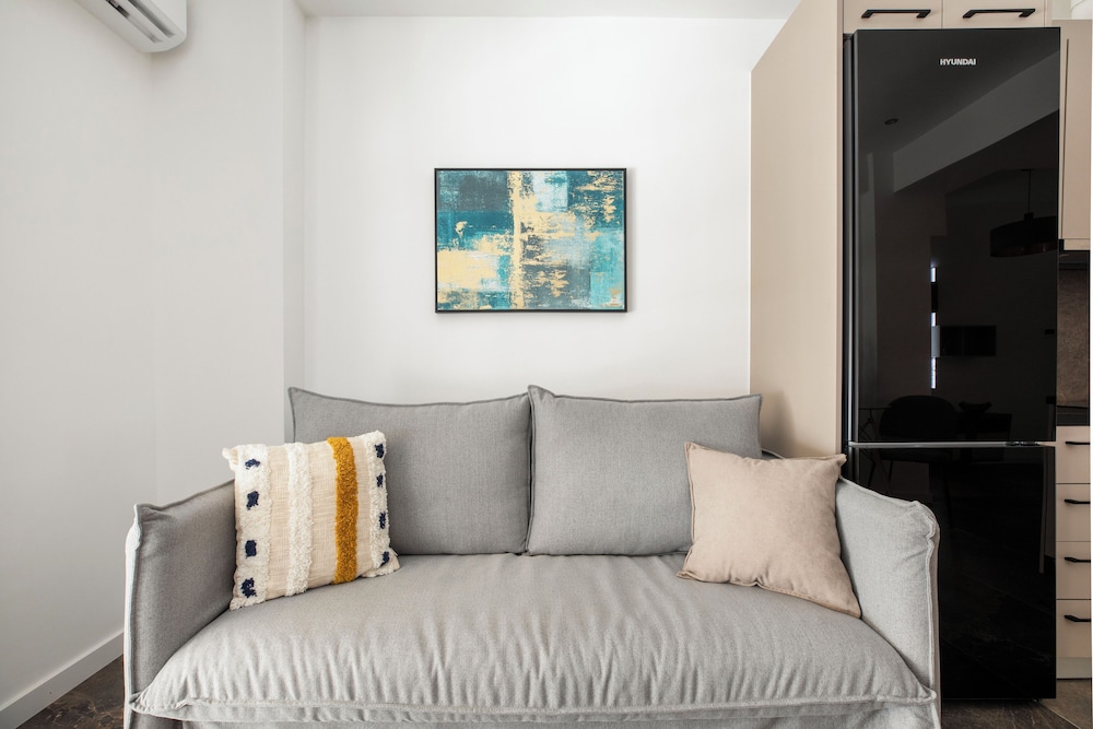 Glimmer 2-Bedroom Apartment in Athens