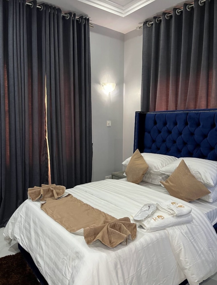 R-Oak Hotels and Apartments