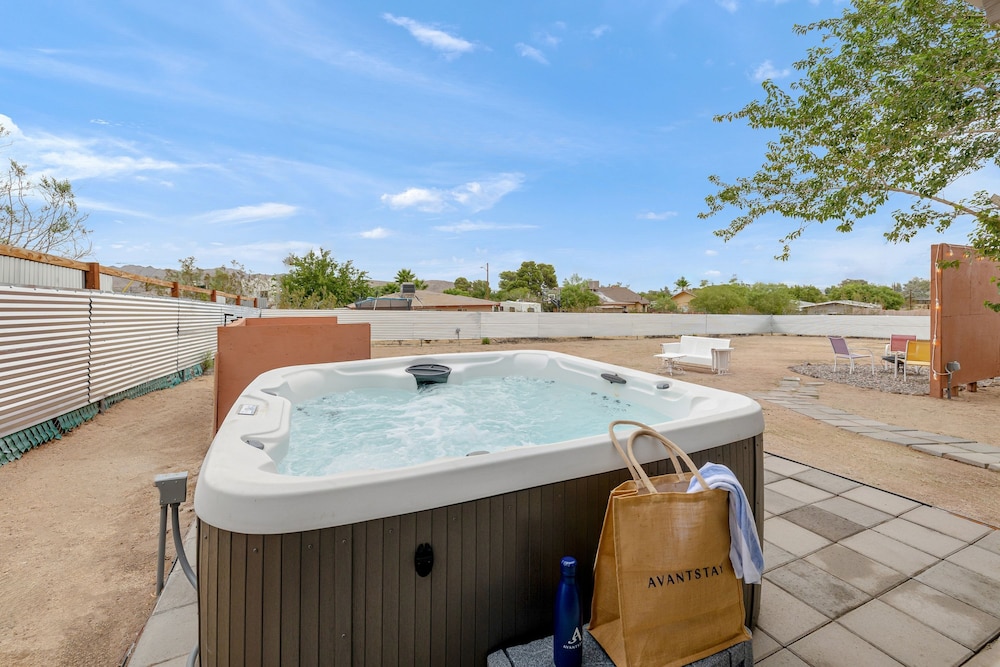 Fable by Avantstay 2 Unique Spaces w Bowling Hot Tub Fire Pit Large Yard