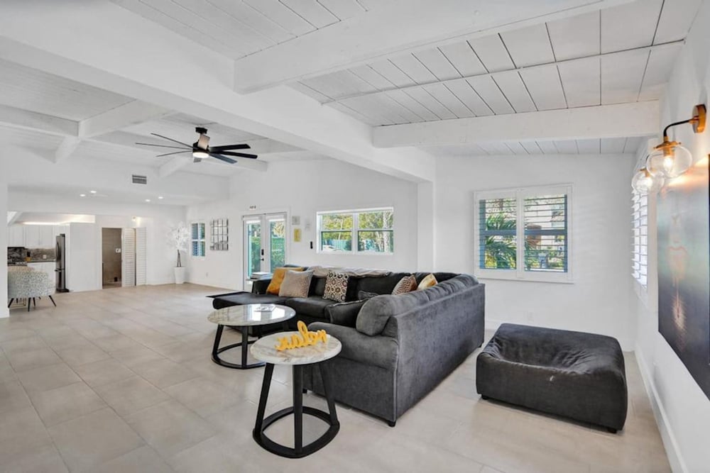 Pool House 3 Bedroom Home Victoria Park