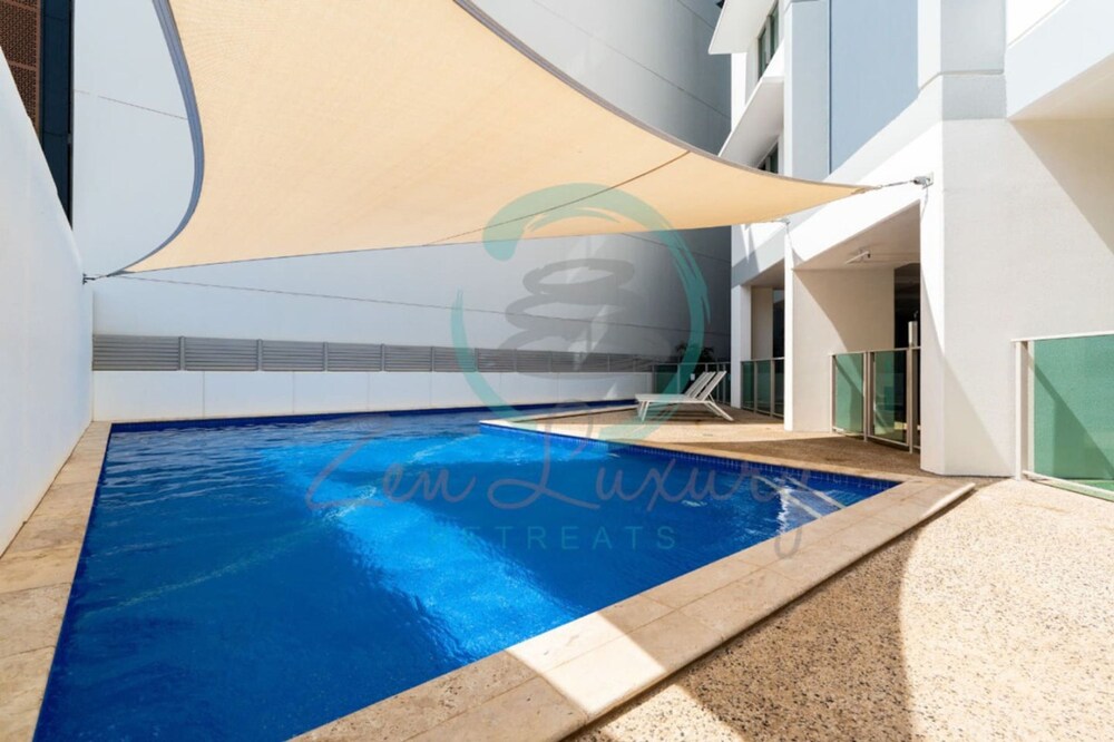 Seaside Glory City View Pool Workspace - Image 4