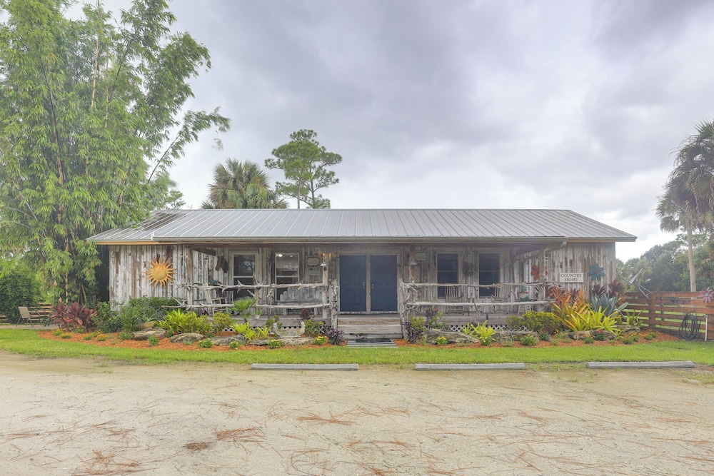 Pet-friendly Cabin on 50 Acres in Palm City! view 3