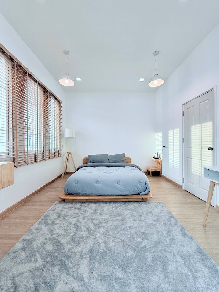 Minimalist Townhome Stay