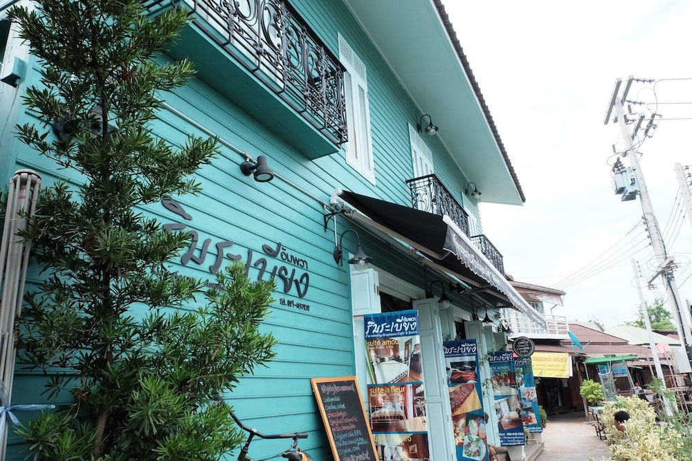 Hotel Rimrabeang Amphawa Cafe and Suite - Image 1