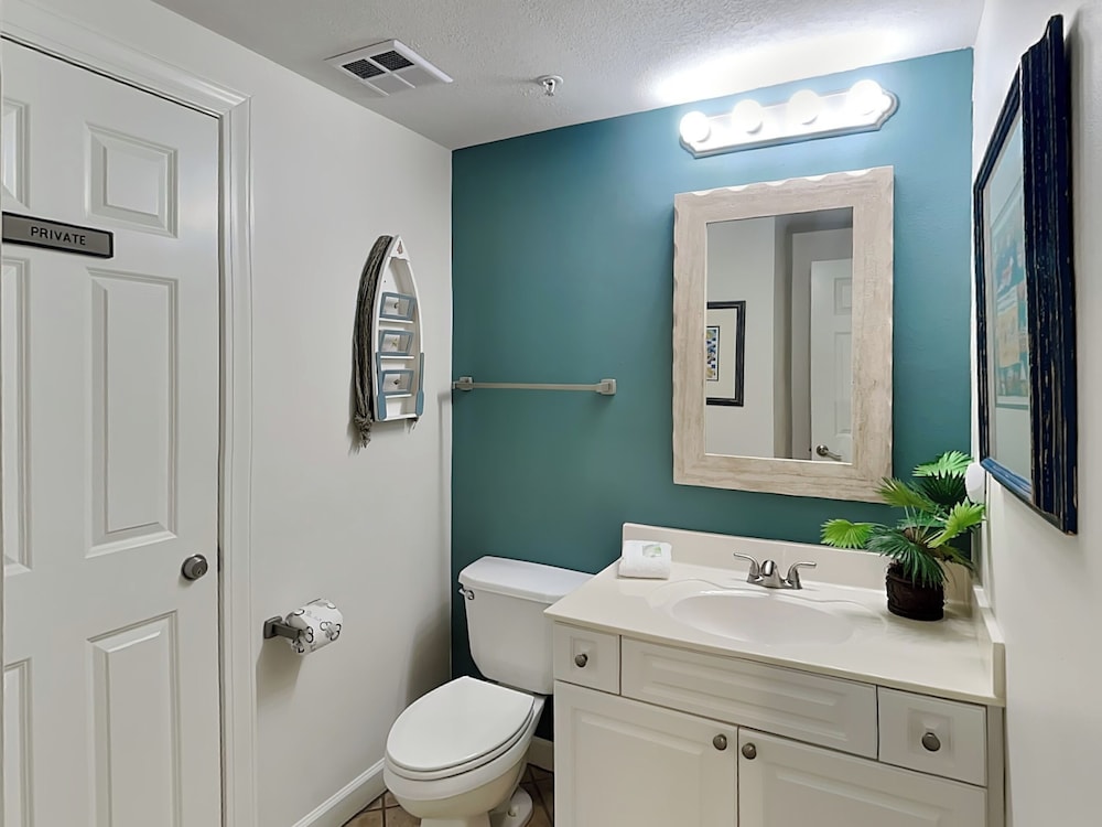 Admiral's Quarters #1406 by Southern Vacation Rentals