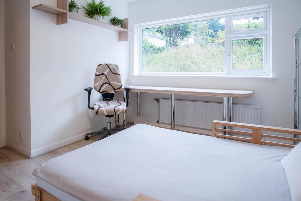 Longview - 4 Bedroom Holiday Home - Pembroke Dock