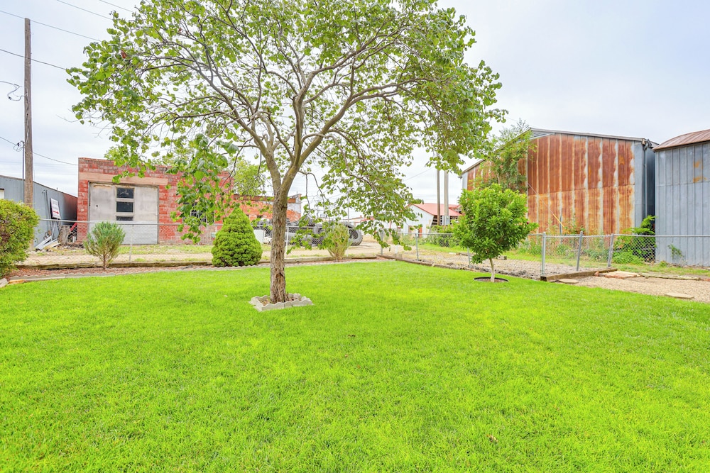 Dtwn Belleville Home w/ Yard < 1 Mi to High Banks