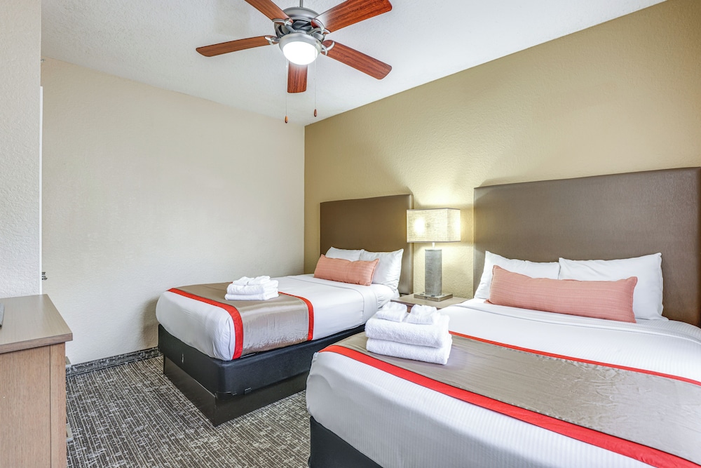 Poolside Oasis: 7 Mi to Disney & Universal