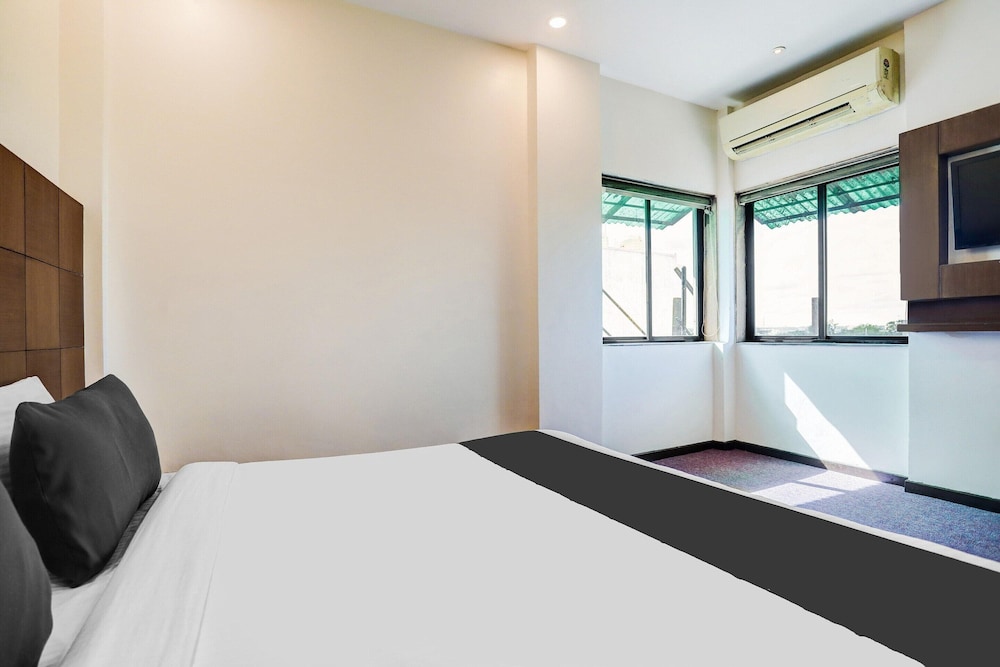 Blissful Stays at Ramdaspeth Downtown