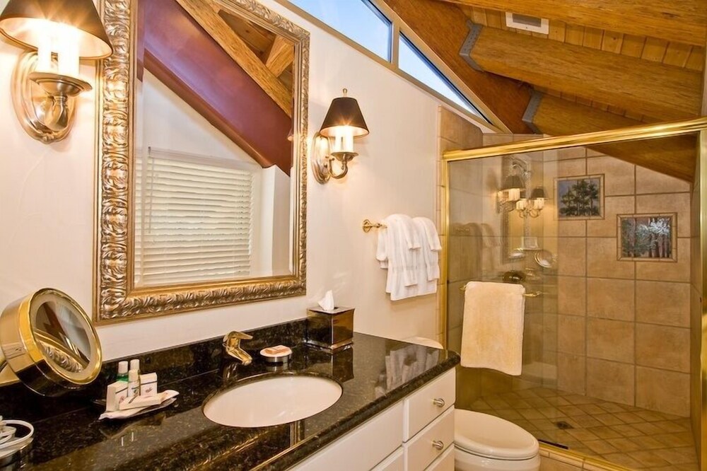 Downtown Penthouse 4 Bedroom Condo
