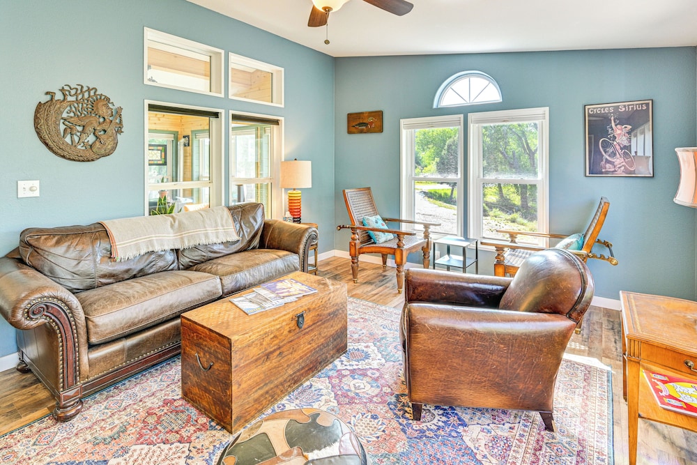 Creekside Buena Vista Retreat: Walk to Main St!