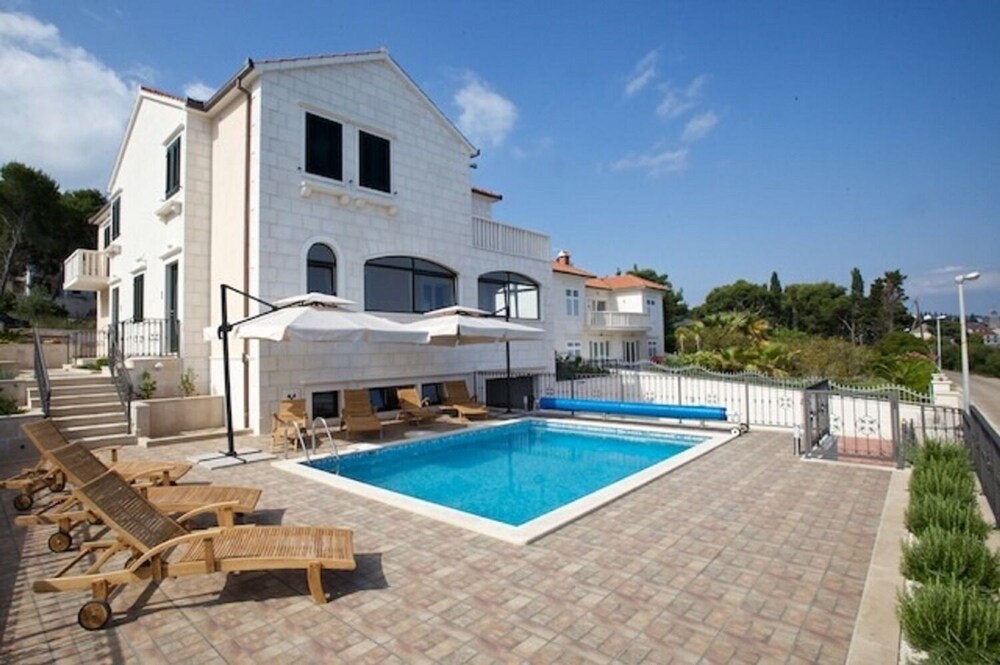 Paula - With Pool and sea View - A3 view 3