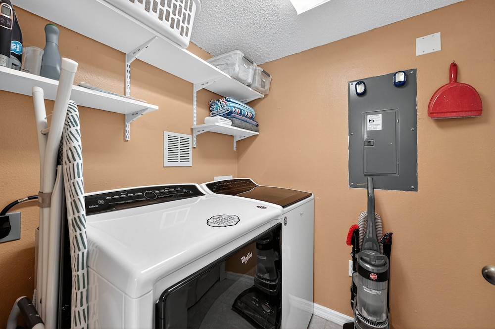 Modern Kissimmee Townhouse Near Disney 3 Bedroom Townhouse