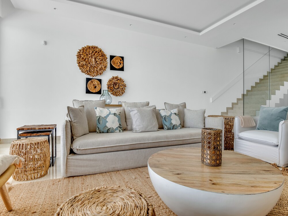 Sanders Konnos Bay Aphrodite - Exquisite 6-bedroom Villa On the Beach Front