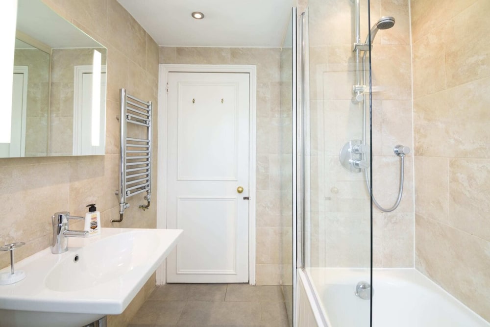 Contemporary 1 Bedroom Flat in Fulham near The Thames