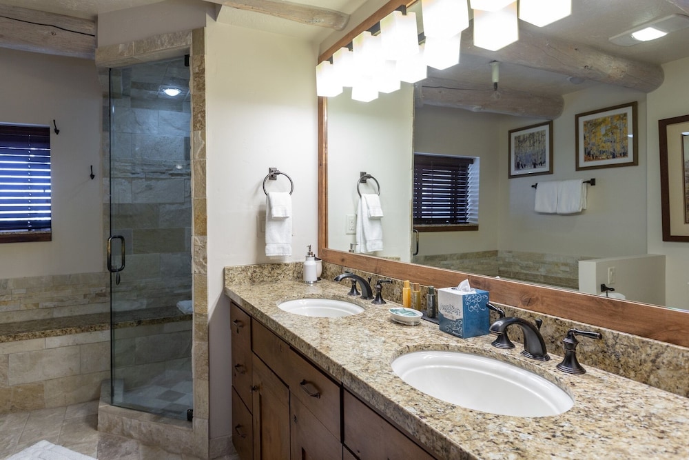 Pine Inn at Trail's End Lodge - Two Bedroom Residence with Spa #8 2 Condo