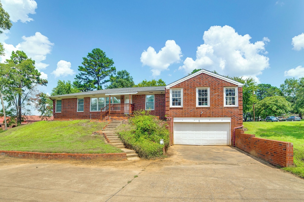 10 Mi to Lake Palestine: South Tyler Location!