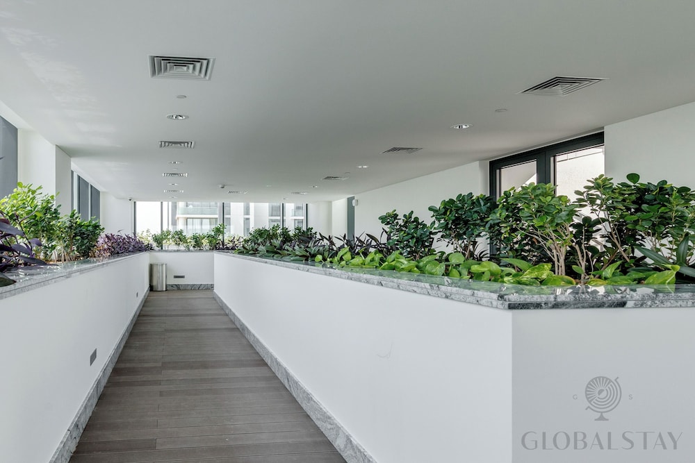 GLOBALSTAY. The Crest Tower C Apartments