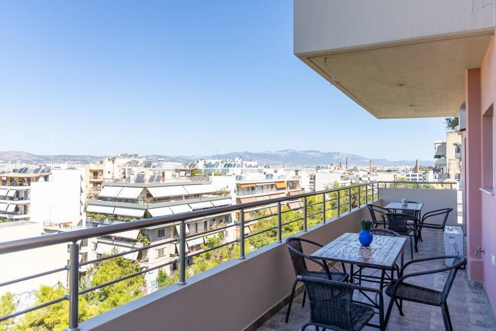 Petralona Dazzling top Floor 2BD AP