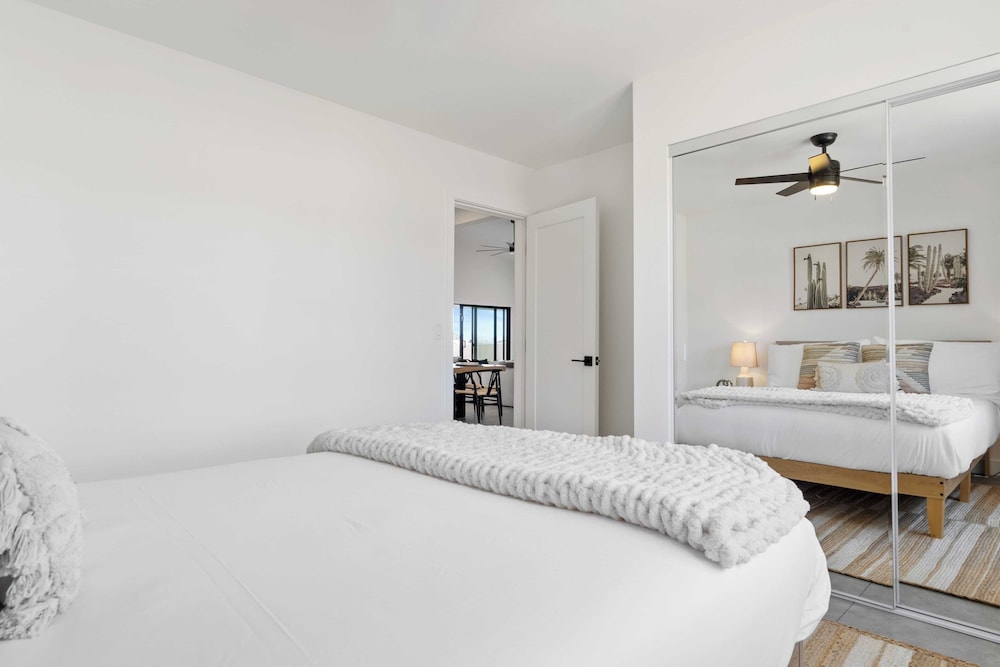 Bocce, Pool+spa, Game Room, Firepit Modern Oasis Yucca Haven by Avantstay
