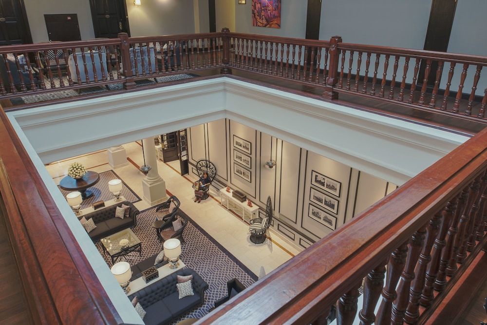 Reception & Lobby
