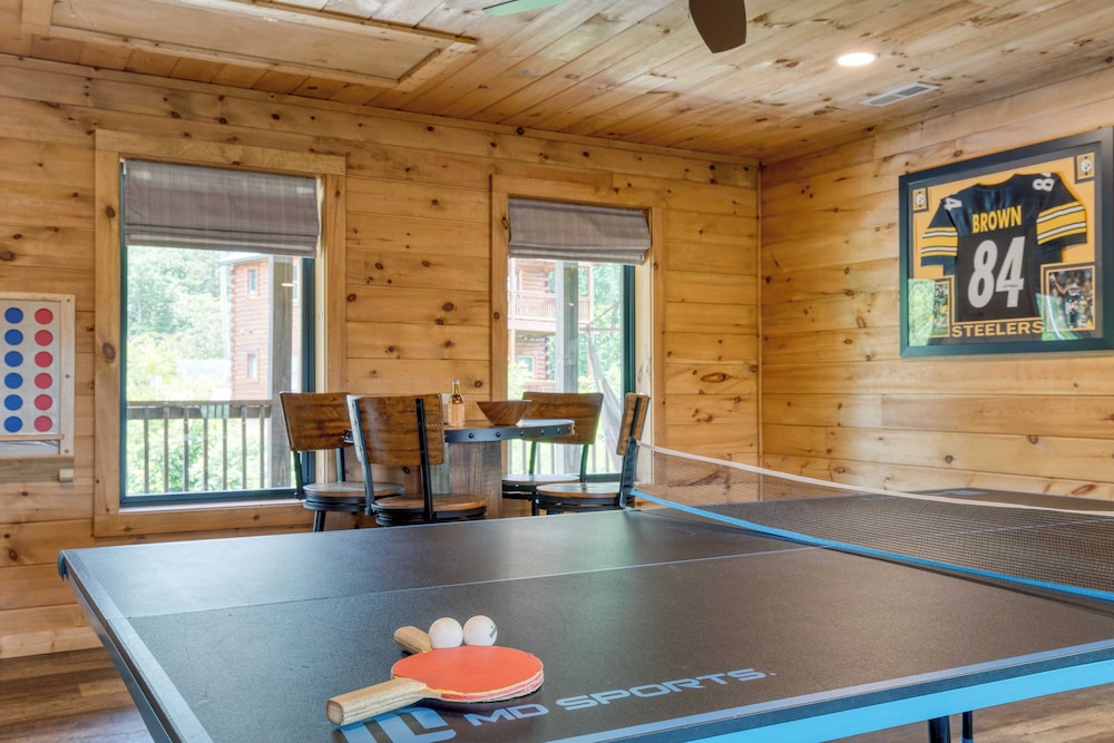 Lions Landing by Avantstay Sleeps 18 Hot Tub Game Room Views Near Pigeon Forge