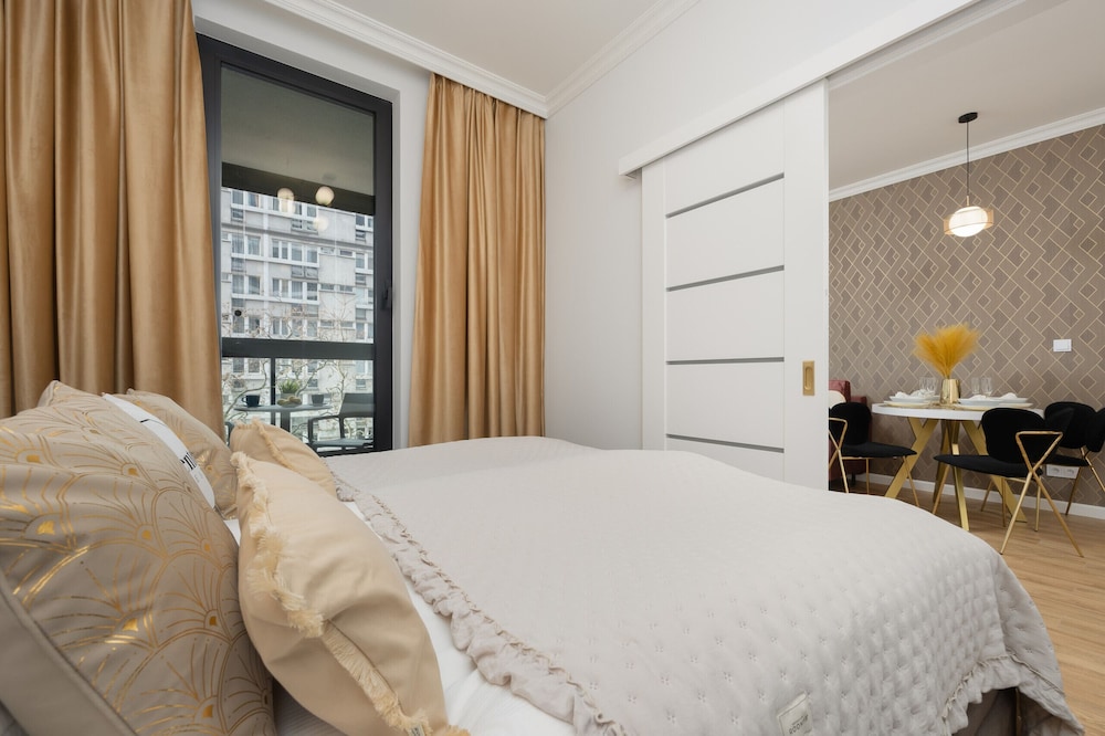 Modern Apartment by Renters Prestige view 4