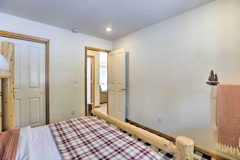 7 Mi to Northstar Resort: Tahoe Vista Family Cabin view 4
