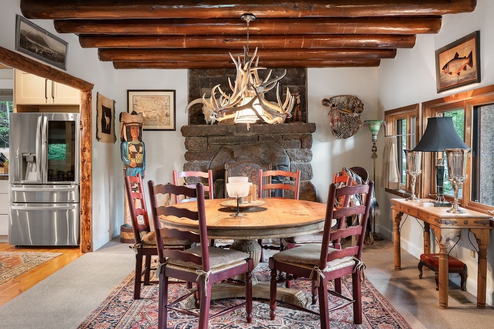 The River House 3 Bedroom Cabin