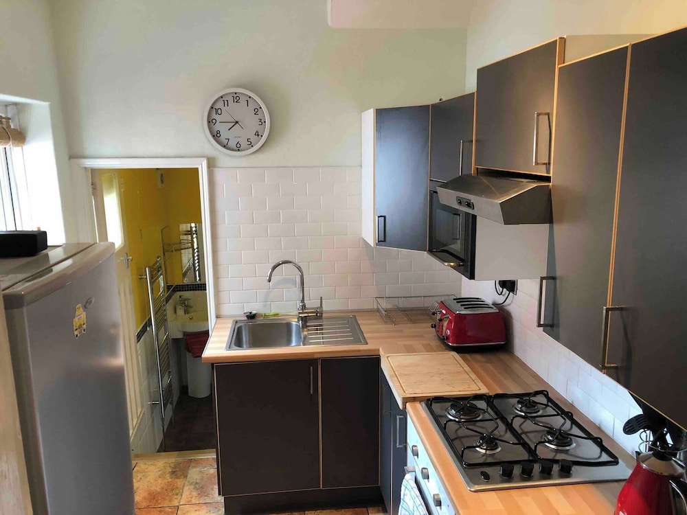 Charming 2 Bedroom Apartment in Gateshead, Close to Newcastle City Centre